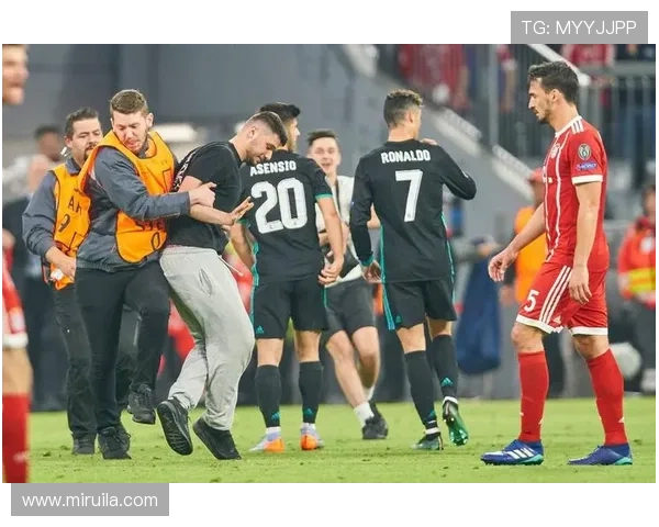 拜仁除乌尔赖希外全员参加皇马赛前训练